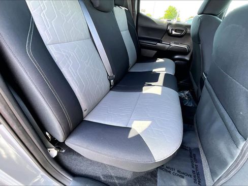 Used 2021 Toyota Tacoma TRD Off-Road w/ Technology Package AWD/4WD image 19