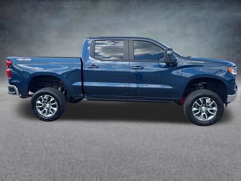Used 2022 Chevrolet Silverado 1500 LT AWD/4WD image 4