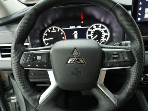 New 2026 Mitsubishi Outlander ES FWD image 7