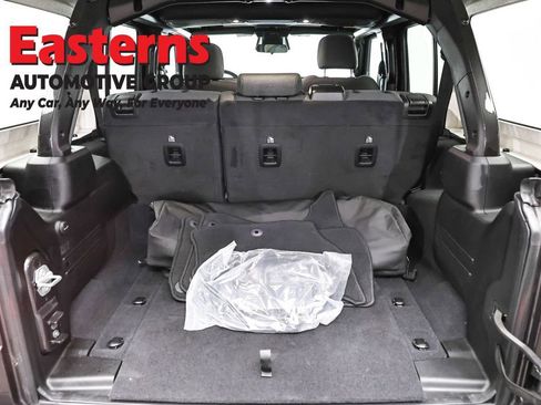 Used 2025 Jeep Wrangler Unlimited Sahara AWD/4WD image 9
