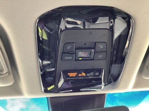 Used 2023 Toyota Venza XLE AWD/4WD image 33
