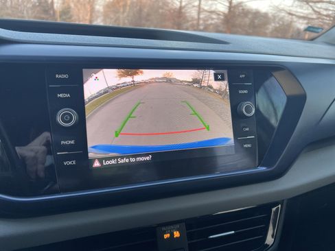 Certified 2022 Volkswagen Taos SE image 23