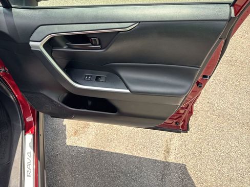 Used 2022 Toyota RAV4 LE image 14