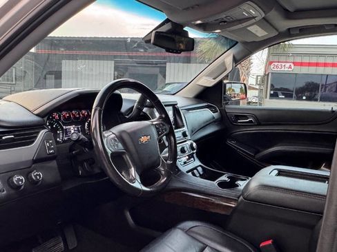 Used 2018 Chevrolet Suburban LT image 6