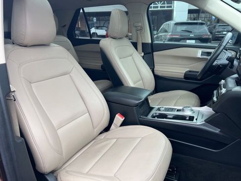 Used 2020 Ford Explorer XLT w/ Equipment Group 202A image 31