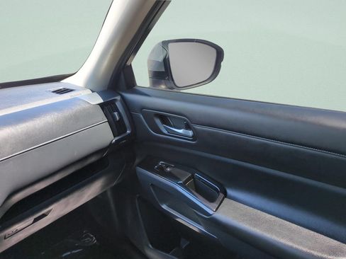 Certified 2022 Nissan Pathfinder SL FWD image 13