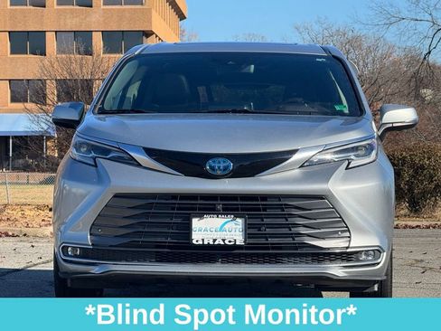 Used 2021 Toyota Sienna Platinum image 12