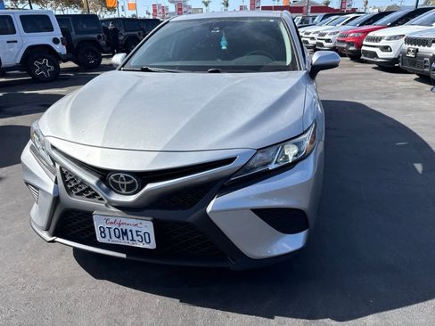 Used 2020 Toyota Camry SE FWD image 4