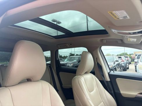 Used 2016 Volvo XC60 T6 w/ Proximity Package AWD/4WD image 30