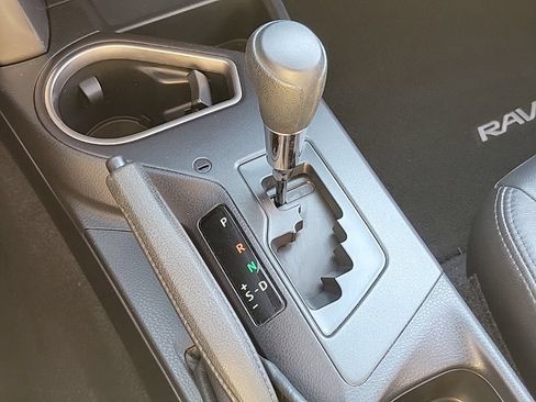 Used 2016 Toyota RAV4 LE FWD image 27