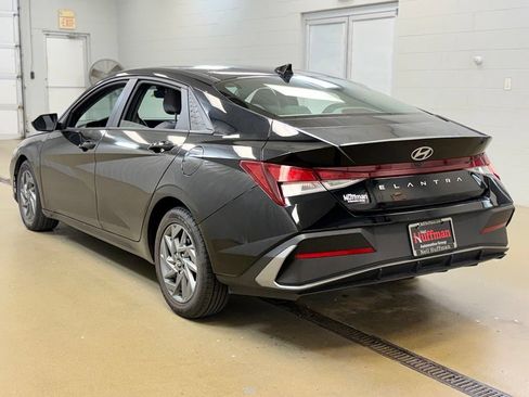 Used 2024 Hyundai Elantra SEL FWD image 7