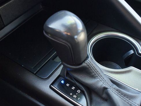 Used 2023 Toyota Camry SE image 9