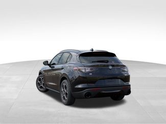 New 2025 Alfa Romeo Stelvio Sprint w/ Convenience Package AWD/4WD video 3