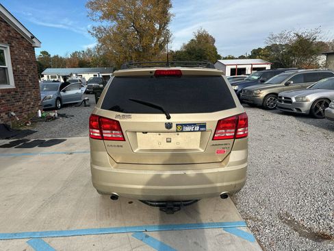 Used 2010 Dodge Journey SXT w/ Rear Seat Video Group image 4