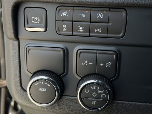 New 2026 Chevrolet Suburban Premier RWD image 20