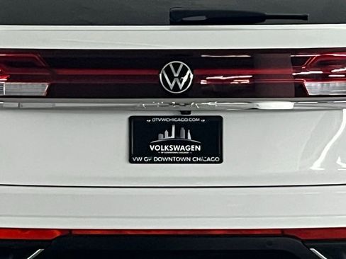 Used 2025 Volkswagen Atlas Cross Sport SE w/ Black Wheel Package image 35