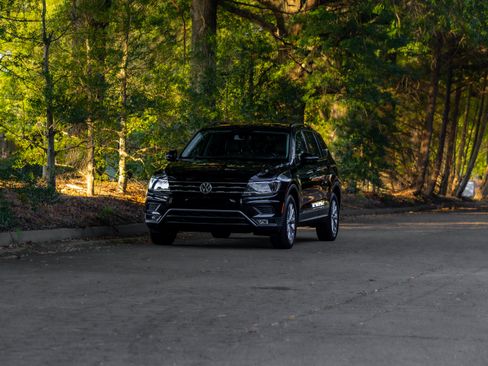 Used 2018 Volkswagen Tiguan SE FWD image 41