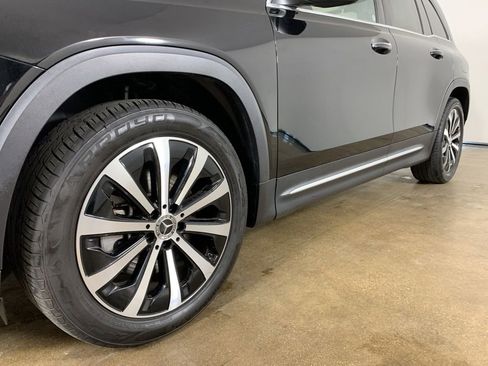 Used 2022 Mercedes-Benz GLB 250 4MATIC w/ Premium Package Lite image 2