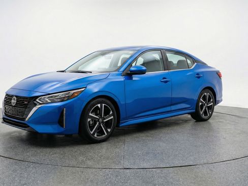 Used 2025 Nissan Sentra SV image 3