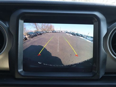 Used 2023 Jeep Wrangler Unlimited w/ Cold Weather Group image 16