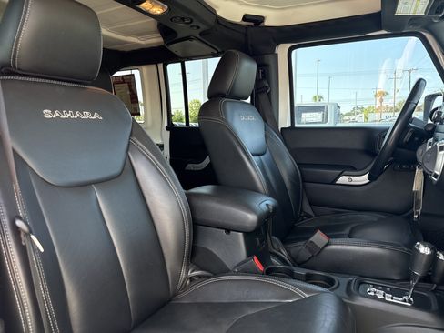 Used 2018 Jeep Wrangler Unlimited Sahara w/ Max Tow Package AWD/4WD image 31