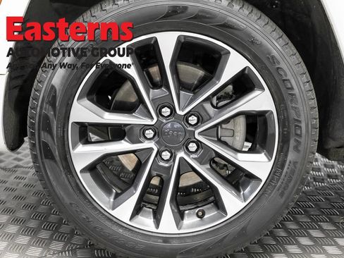 Used 2022 Jeep Grand Cherokee Overland AWD/4WD image 36