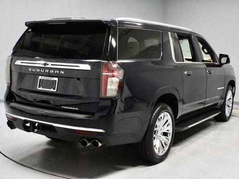 Used 2021 Chevrolet Suburban Premier w/ Premium Package AWD/4WD image 12