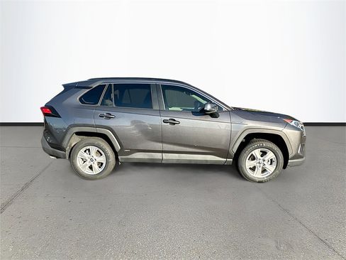 Used 2021 Toyota RAV4 XLE image 5