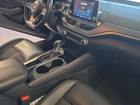Used 2024 Nissan Altima 2.5 SR FWD image 17