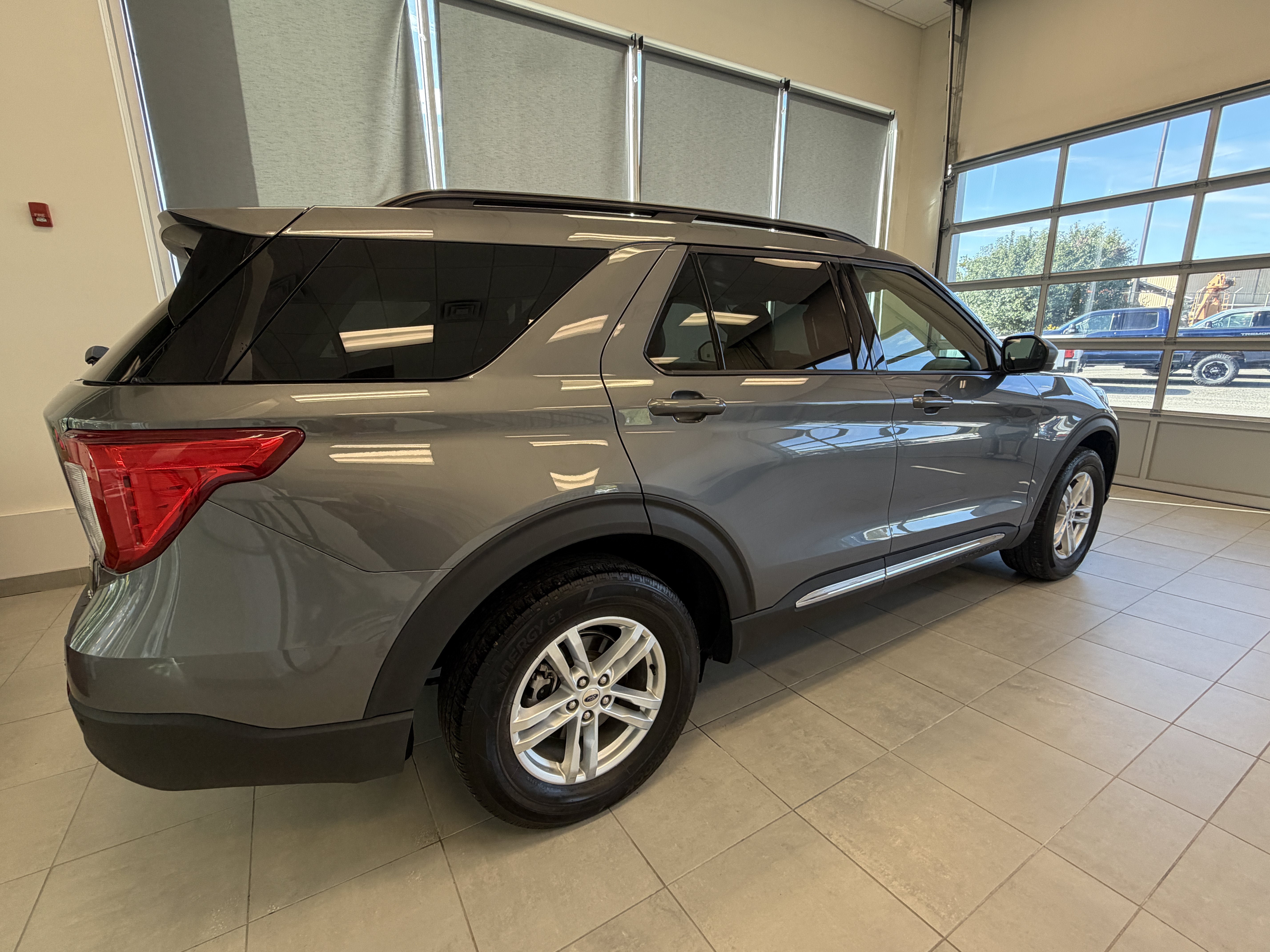 Used 2024 Ford Explorer XLT w/ Equipment Group 202A AWD/4WD image 2