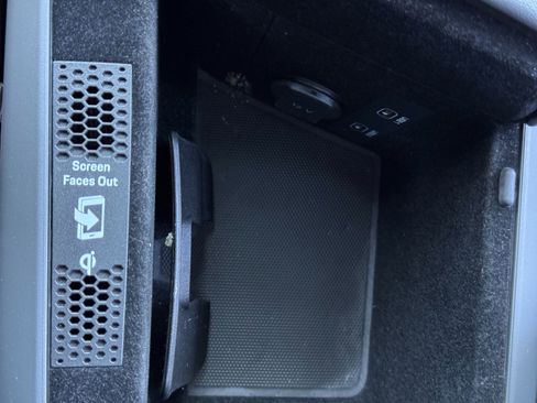 Used 2020 Porsche Taycan 4S image 35