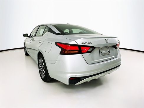 Used 2024 Nissan Altima 2.5 SV image 7