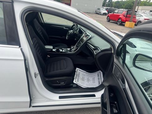 Used 2016 Ford Fusion SE FWD image 9