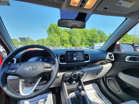Used 2025 Hyundai Venue SEL FWD image 20
