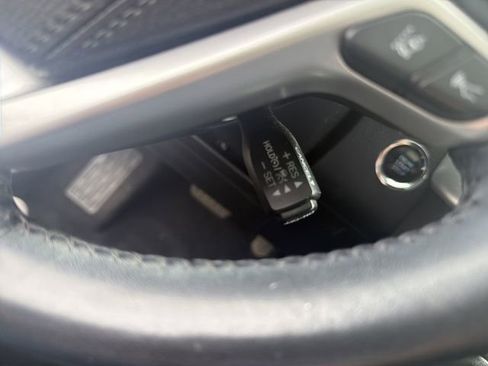 Used 2019 Toyota Highlander Limited FWD image 39