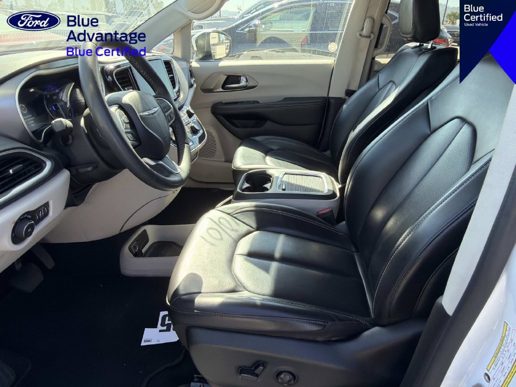 Used 2023 Chrysler Pacifica Touring-L FWD image 15