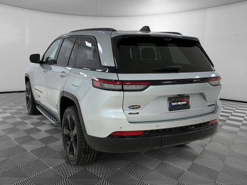 Used 2023 Jeep Grand Cherokee Limited AWD/4WD image 3