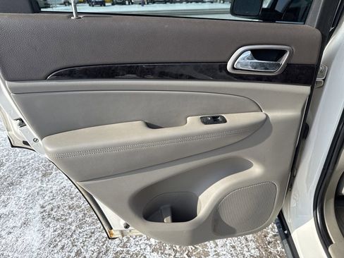 Used 2011 Jeep Grand Cherokee Laredo image 37