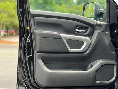 Used 2018 Nissan Titan PRO-4X AWD/4WD image 10