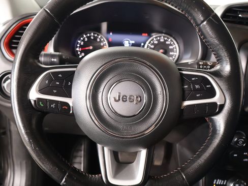 Used 2019 Jeep Renegade Trailhawk w/ UConnect 8.4 Nav Group AWD/4WD image 3