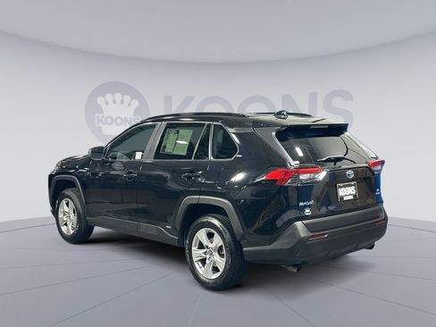 Used 2020 Toyota RAV4 LE image 4