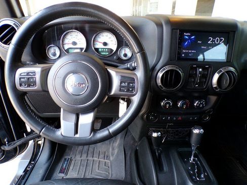 Used 2018 Jeep Wrangler Unlimited Sahara w/ Dual Top Group AWD/4WD image 12