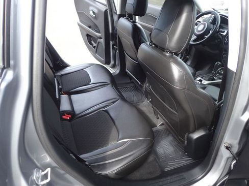 Used 2018 Jeep Compass Latitude w/ Popular Equipment Group image 11