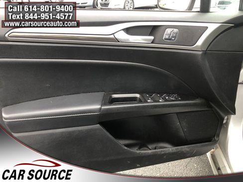 Used 2018 Ford Fusion SE w/ Fusion SE Technology Package image 16