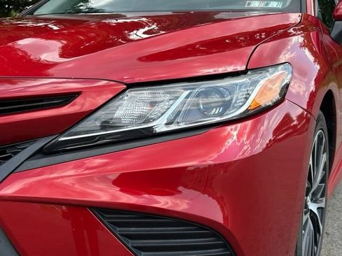 Used 2019 Toyota Camry SE FWD image 9