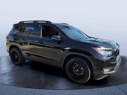 Used 2025 Honda Passport Black Edition image 1
