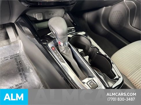 Used 2025 Chevrolet Trax LT w/ LT Convenience Package image 36