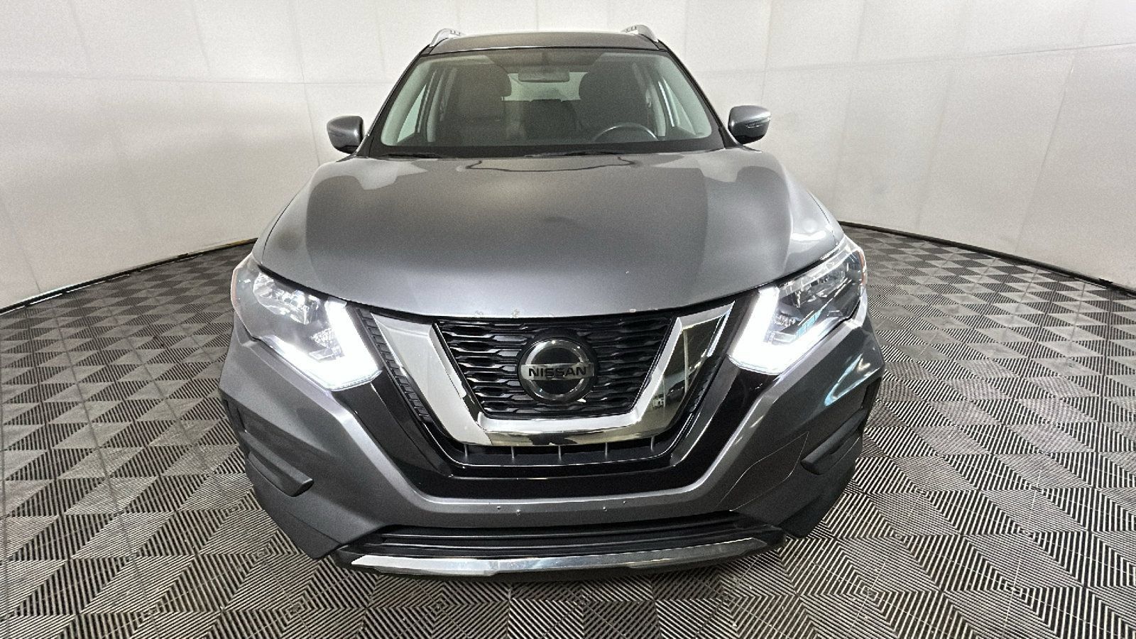 Used 2018 Nissan Rogue SV AWD/4WD image 8