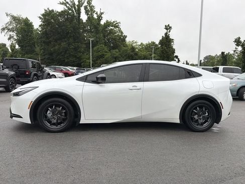 Used 2025 Toyota Prius LE FWD image 4