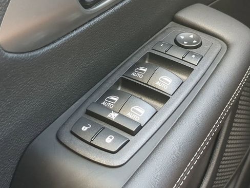 New 2025 Chrysler Pacifica Select w/ Fav Edition Package image 21